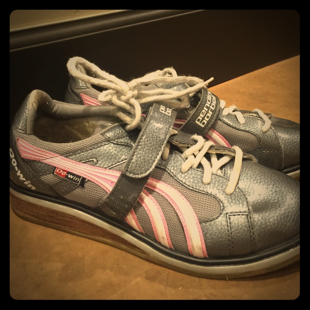 Weightlifting shoes